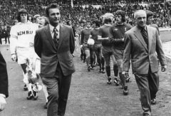 足坛十大最离奇主帅任命:上任10分钟下课 跪舔老马